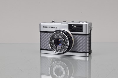 Lot 5 - An Olympus Trip 35 Compact Camera