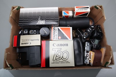 Lot 199 - A Group of 35mm Cameras