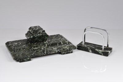 Lot 161 - A vintage Art Deco green marble inkwell stand piece