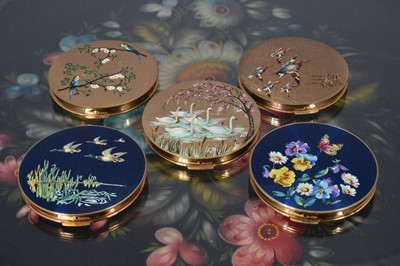 Lot 527 - Five gilt metal and coloured enamel decorated 1970s circular Stratton powder compacts