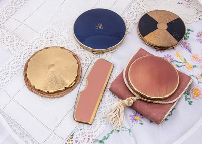 Lot 573 - A pink enamelled Stratton Blushing Bride compact mirror 7cm diameter c1970s with matched comb