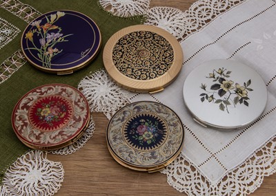 Lot 595 - Five circular 1950s and later Stratton compacts