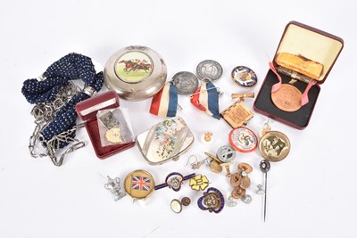 Lot 656 - An assortment of cufflinks