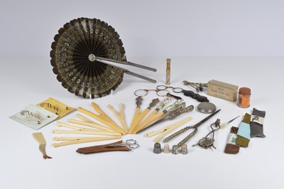 Lot 673 - A selection of haberdashery items