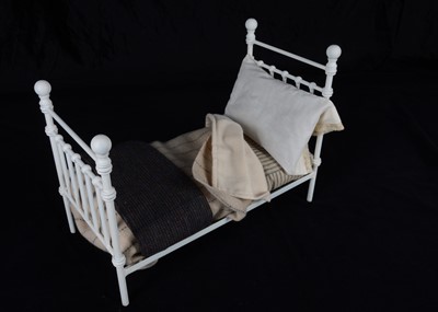 Lot 267 - An R John Wright limited edition Bears Bed