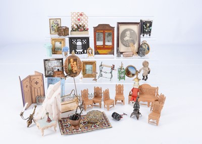 Lot 411 - Various dolls' house pieces