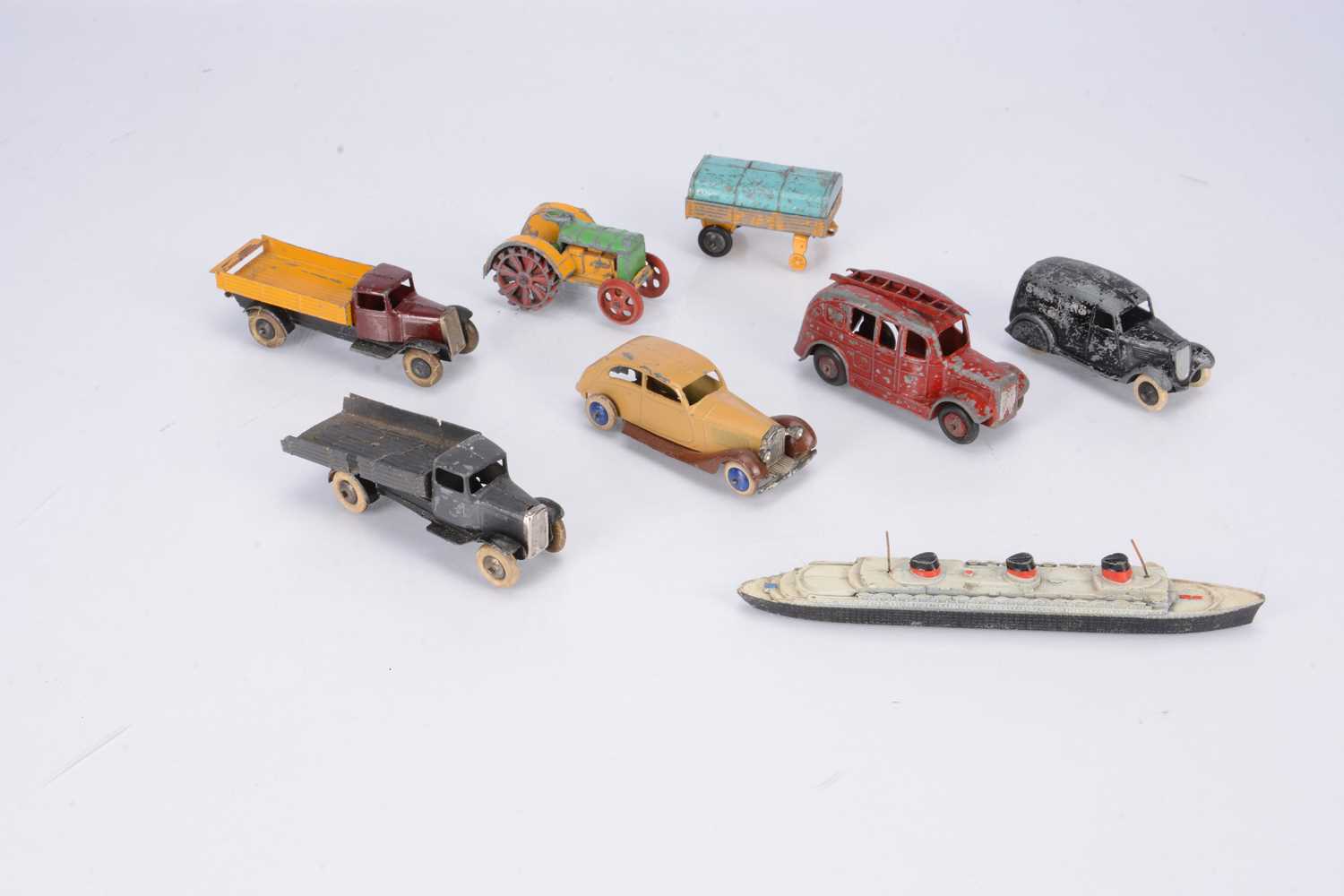 Lot 6 - Pre-War Dinky Toys
