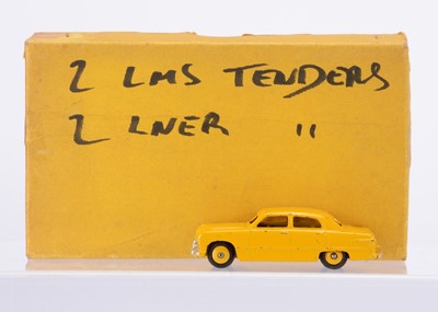 Lot 48 - A Dinky Toys 139a Ford Fordor Sedan Trade Box