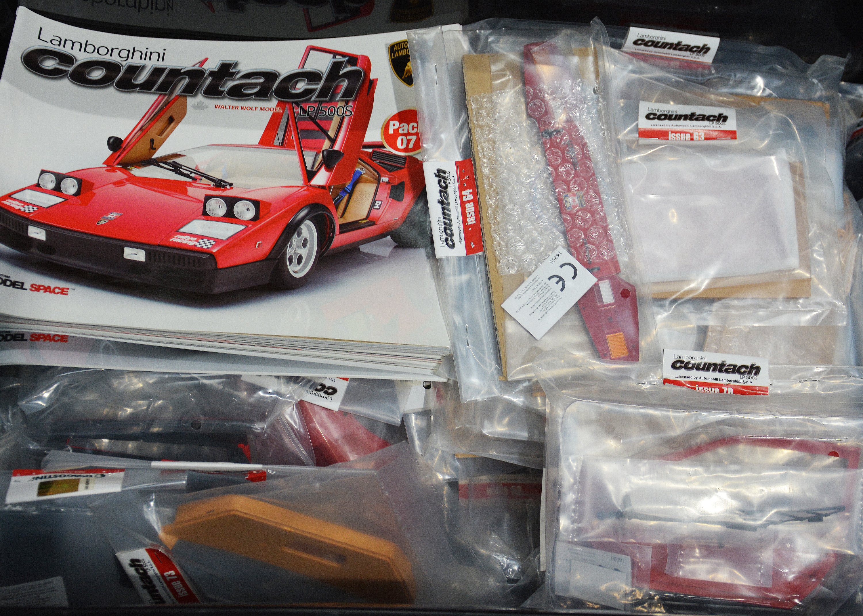 Lot 388 - DeAgostini 1:8 Scale Lamborghini Countach LP