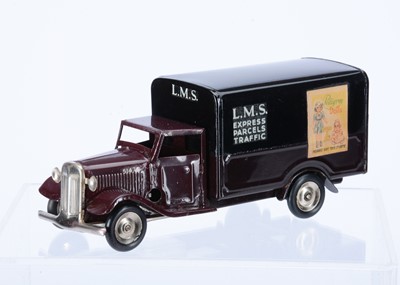 Lot 609 - A Tri-ang Minic Tinplate Clockwork 80M Post-War L.M.S Transport Van