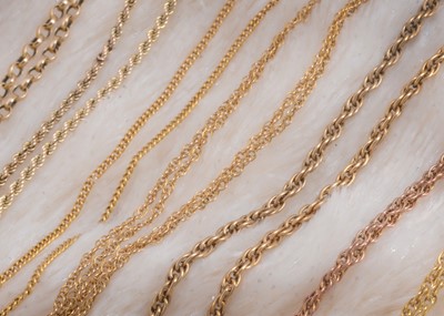 Lot 7 - A collection of gold chains
