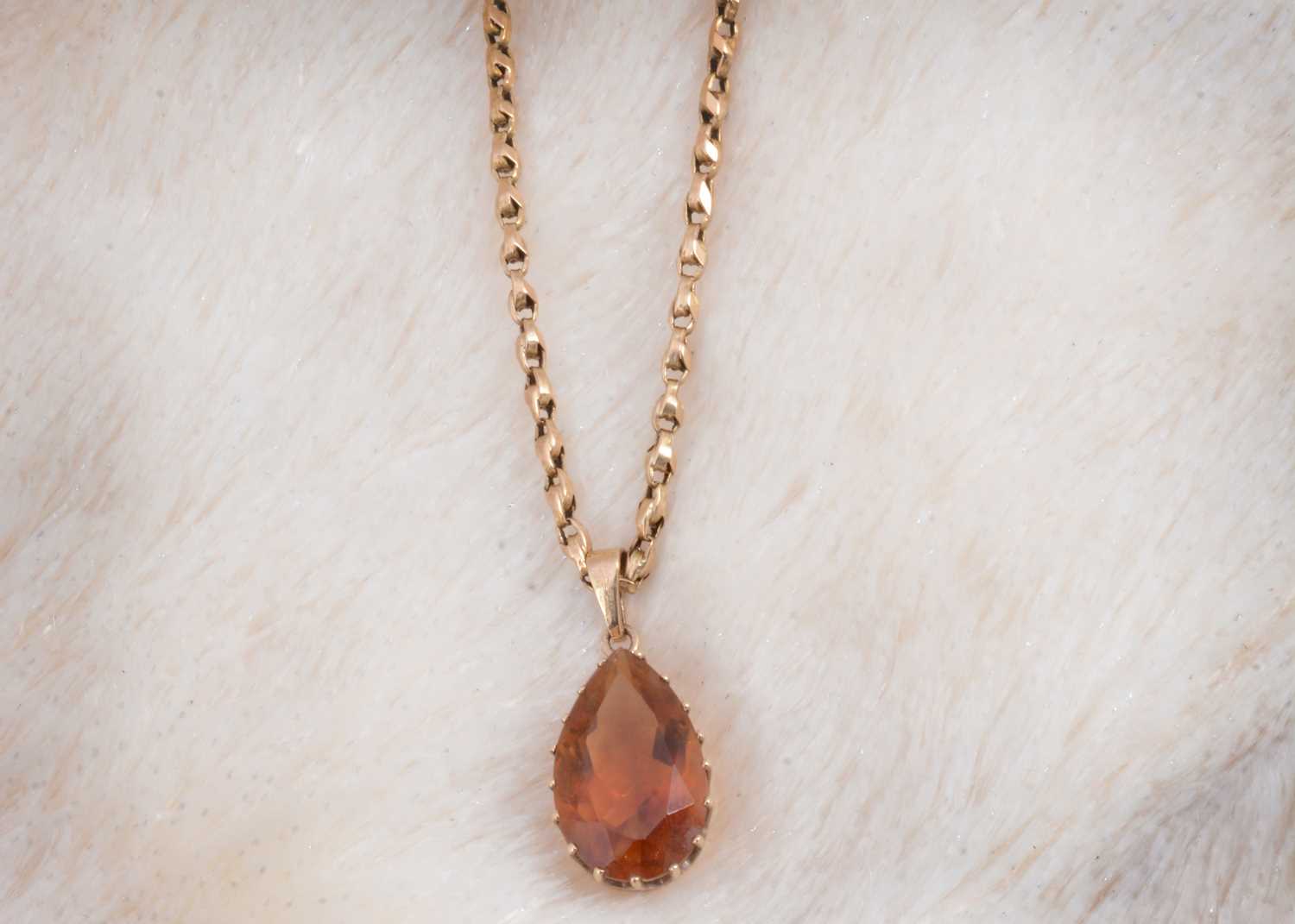Lot 8 - A Citrine 9ct gold pendant