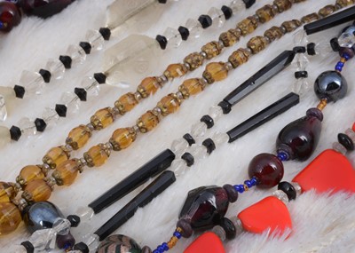 Lot 15 - A small collection of art deco necklaces