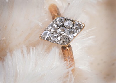 Lot 21 - A 19th Century old cut diamond 18ct gold and platinum set dress ring