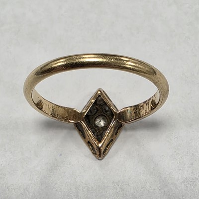 Lot 21 - A 19th Century old cut diamond 18ct gold and platinum set dress ring