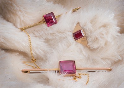 Lot 29 - A collection of three 9ct gold synthetic ruby set items