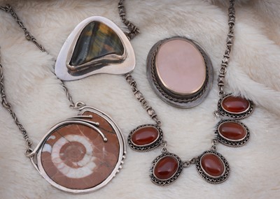 Lot 31 - A 1977 silver and rose quartz brooch and pendant