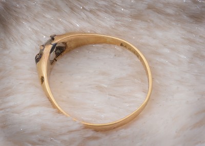 Lot 50 - A Victorian old cut diamond signet ring