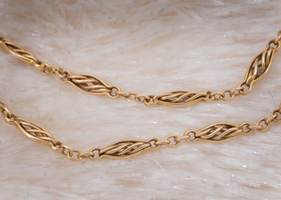 Lot 57 - An Edwardian 15ct gold fancy link chain necklace
