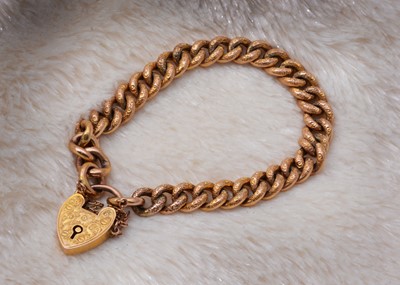 Lot 59 - An Edwardian 9ct gold curb link bracelet