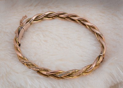 Lot 61 - A 9ct gold plaited hinged bangle