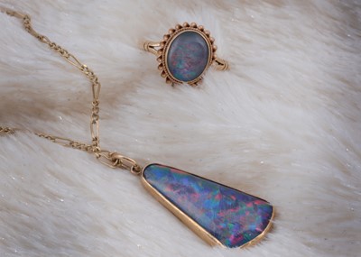 Lot 129 - A black opal doublet pendant and chain