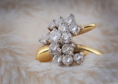 Lot 159 - An 18ct gold diamond dress ring