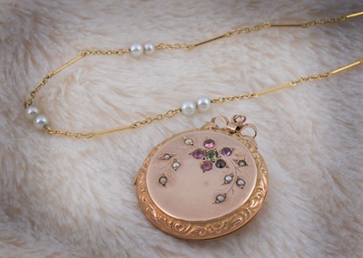 Lot 167 - A 9ct gold gem set circular locket