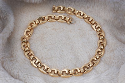 Lot 193 - A continental 14k marked necklace
