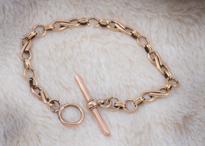 Lot 201 - A 9ct gold fancy link bracelet