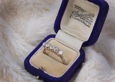 Lot 253 - A five stone 18ct gold dress ring