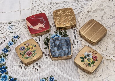 Lot 342 - Six gilt metal square Regent portable ashtrays