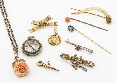 Lot 4 - A small group of gold and other jewellery