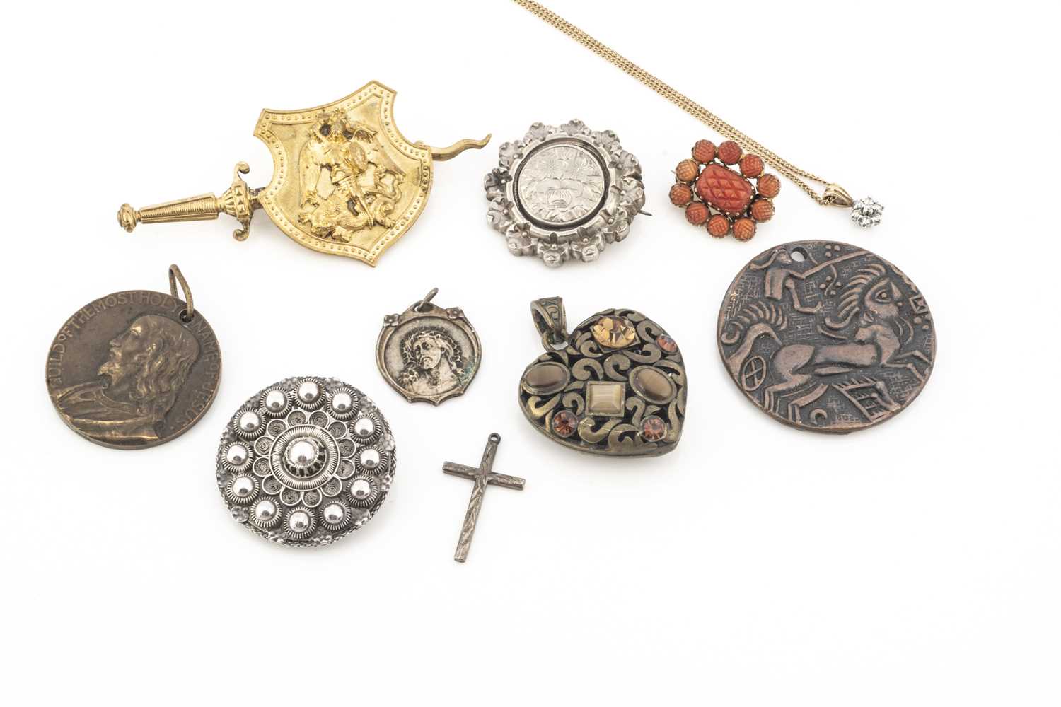 Lot 8 - A small group of jewellery