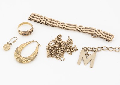 Lot 16 - Five items of 9ct gold jewellery and an 18ct gold ring