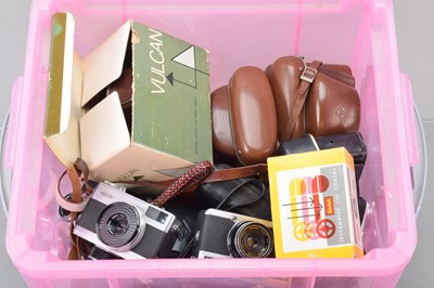 Lot 198 - A Box of Viewfinder Cameras