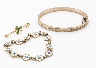 Lot 25 - Three items of jewellery