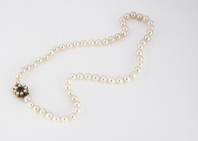 Lot 27 - A cultured pearl necklace