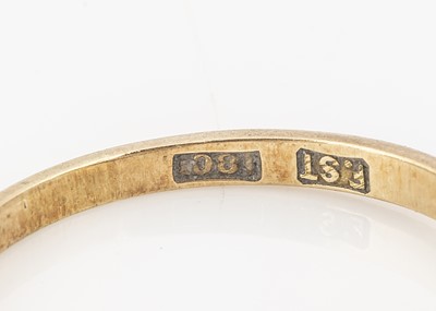Lot 30 - A Victorian 18ct gold and five stone diamond ring