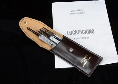 Lot 4 - Trick