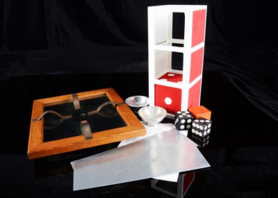 Lot 99 - A glass penetration easel