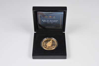 Lot 47 - An Elizabeth II Commemorative Gold Five Sovereign coin
