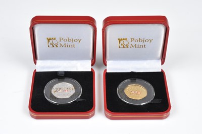 Lot 61 - A modern Commemorative gold coin and a silver example