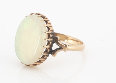 Lot 70 - An opal and gold ring