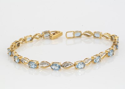 Lot 90 - An 18ct yellow gold aqua and diamond bracelet