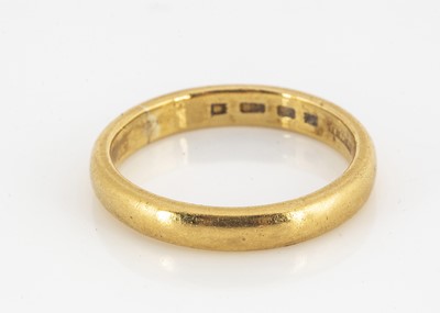 Lot 91 - A 22ct gold D shaped wedding band