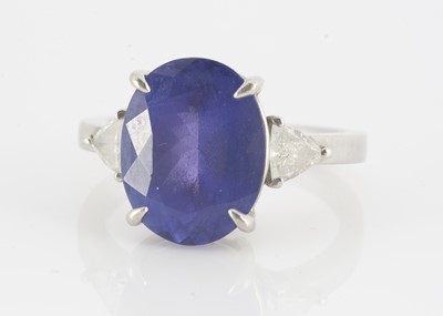 Lot 113 - A three stone platinum tanzanite and diamond dress ring