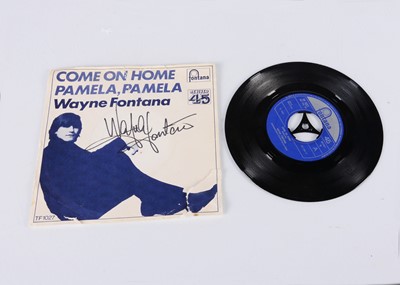 Lot 426 - Wayne Fontana / Signed