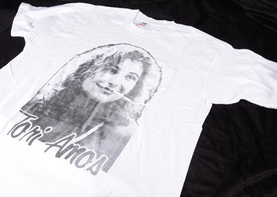 Lot 440 - Tori Amos / Alanis Morissette T-Shirt