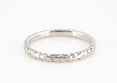 Lot 133 - A platinum engraved wedding band